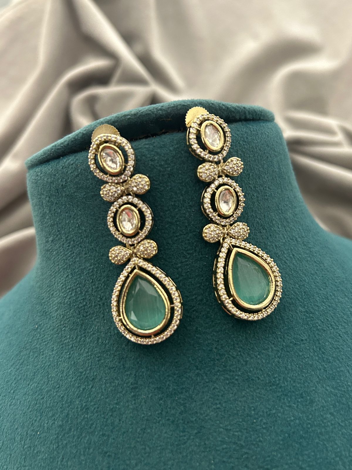 Mint Elegance Kundan Diamond Look Necklace Set